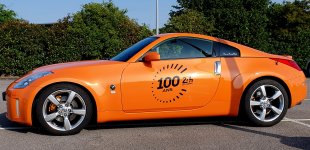 Nissan 350Z avec Stickers le Mans 100 ans (2).JPG